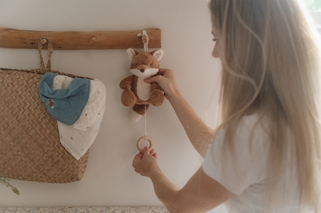 Little Dutch Forest Friends Musical Pull Toy kontrastní závěsná hračka s melodií