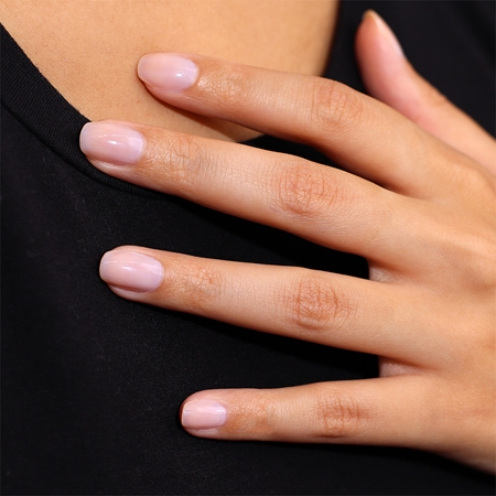 LONDONTOWN Kur Illuminating Nail Concealer rozjasňující lak na nehty