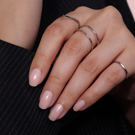 LONDONTOWN Kur Illuminating Nail Concealer posvetlitveni lak za nohte