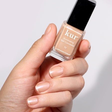 LONDONTOWN Kur Illuminating Nail Concealer posvetlitveni lak za nohte
