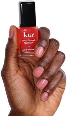 LONDONTOWN Kur Sheer Strength Nail Blush стягаща и озаряваща тонирана грижа за нокти