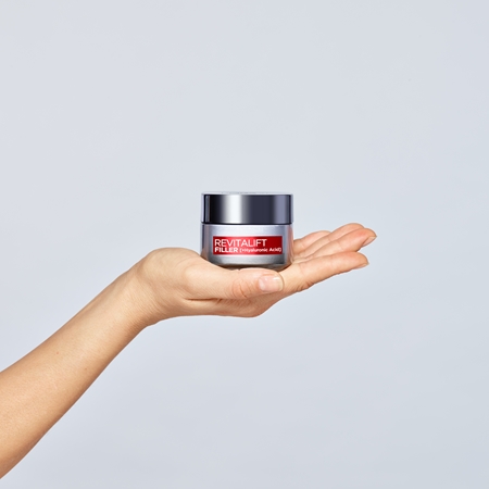 L’Oréal Paris Revitalift Filler crema de día antiarrugas con efecto relleno antienvejecimiento