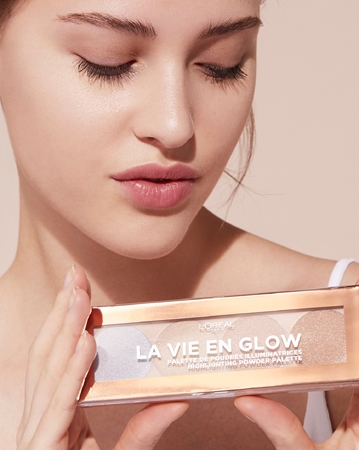 L’Oréal Paris Wake Up & Glow La Vie En Glow Palette mit aufhellendem Puder