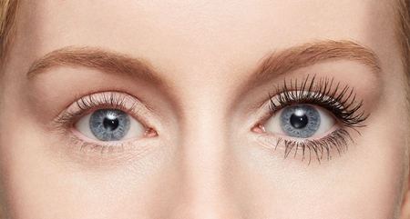 L’Oréal Paris Faux Cils X-Fiber X-treme Resist mascara bi-phasé pour des cils volumisés, allongés et séparés waterproof