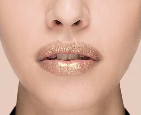 L’Oréal Paris Paris Electric Nights Rouge Signature brilho para lábios com efeito metálico