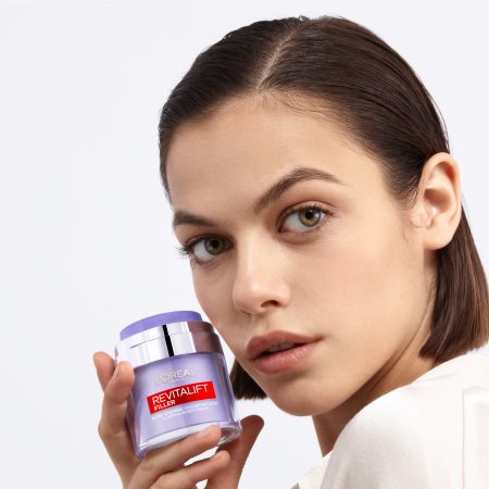 L’Oréal Paris Revitalift Filler Pressed Cream könnyű krém hialuronsavval