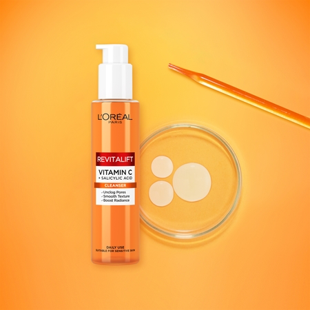 L’Oréal Paris Revitalift Clinical mousse detergente per il viso