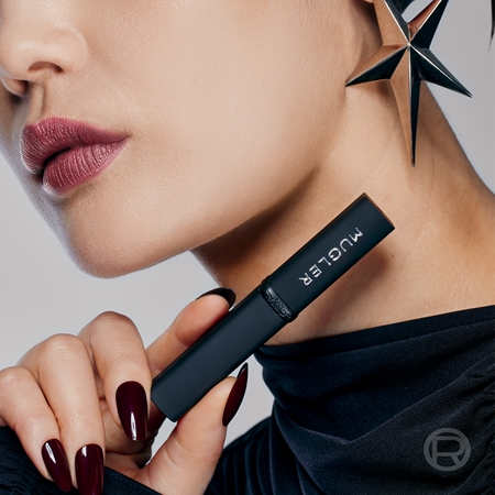 L’Oréal Paris x Mugler rossetto semi-matte effetto idratante