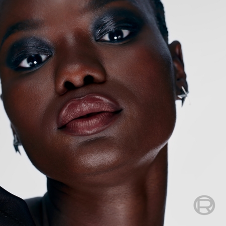 L’Oréal Paris x Mugler ruj semi-mat cu efect de hidratare