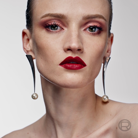 L’Oréal Paris x Mugler rossetto semi-matte effetto idratante