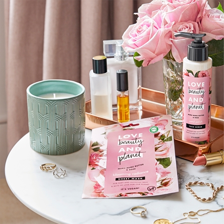 Love Beauty & Planet Blooming Radiance Muru Muru Butter & Rose masca pentru celule pentru o piele mai luminoasa