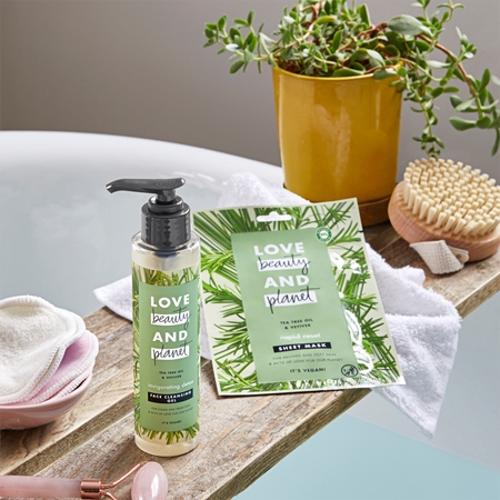 Love Beauty & Planet Rapid Reset Tea Tree Oil & Vetiver plátýnková maska s osvěžujícím účinkem