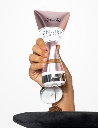 Loving Tan Deluxe Gradual Tan ravitseva vartalomaito rusketuksen korostamiseen