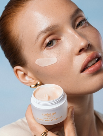 Lumene Nordic-C [VALO] Glow Reveal creme hidratante e iluminador com vitamina C