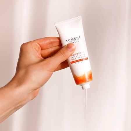 Lumene Nordic-C [VALO] Brightening Day Fluid fluide solaire minéral visage SPF 30