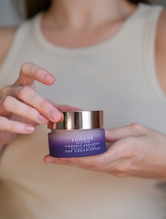 Lumene Nordic Ageless [AJATON] Radiant Youth hidratante para peles maduras SPF 30