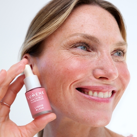Lumene Invisible Illumination blush liquide pour une peau lumineuse