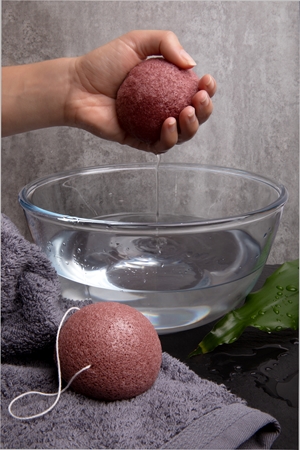 Luvia Cosmetics Konjac Sponge Red Clay grybo kempinė odai nepriekaištingai valyti