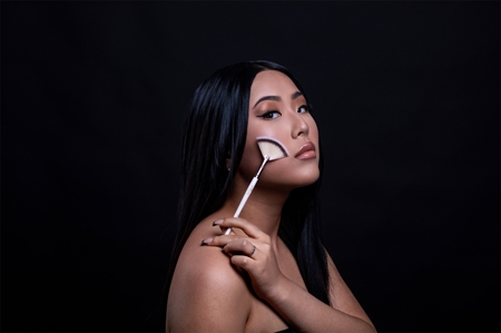 Luvia Cosmetics Elegance Fan Brush pinceau éventail