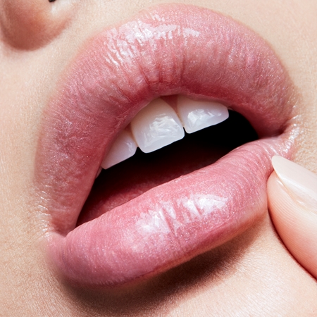 MAC Cosmetics Lipglass lūpų blizgesys