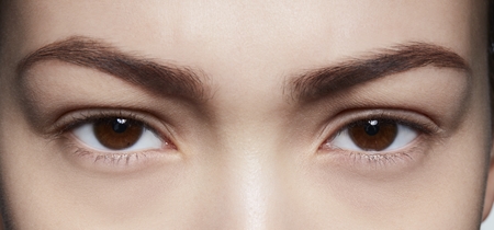 MAC Cosmetics Veluxe Brow Liner ceruzka na obočie s kefkou