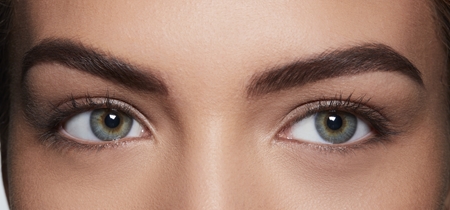 MAC Cosmetics Veluxe Brow Liner ceruzka na obočie s kefkou