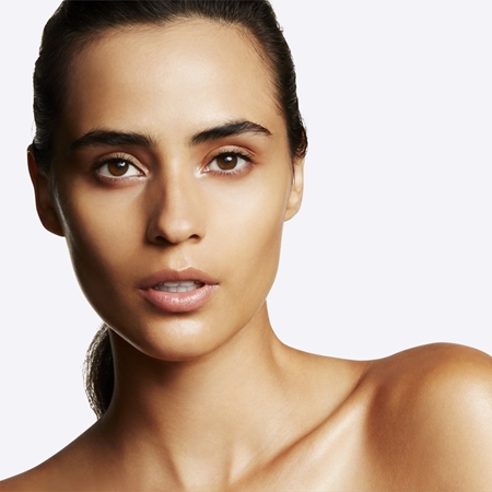 MAC Cosmetics Fix+ Magic Radiance Make-up Fixer Mist with a brightening effect