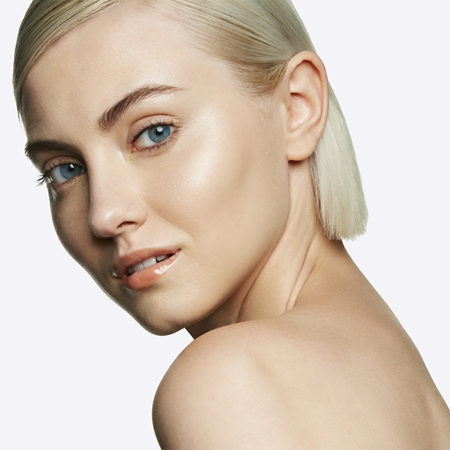 MAC Cosmetics Fix+ Magic Radiance Make-up Fixer Mist with a brightening effect