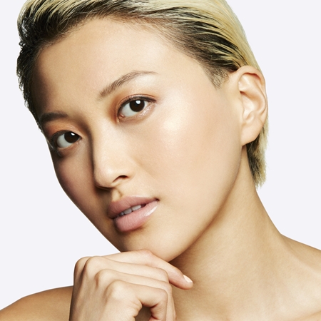 MAC Cosmetics Fix+ Magic Radiance Make-up Fixer Mist with a brightening effect