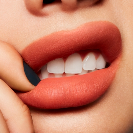 MAC Cosmetics Powder Kiss Liquid Lipcolour nestemäinen mattahuulipuna
