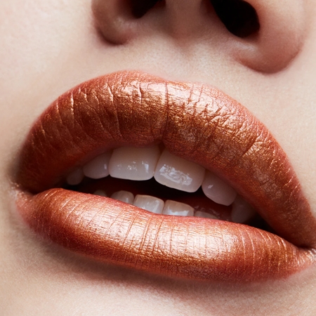 MAC Cosmetics Frost Lipstick ilgai išliekantys lūpų dažai perlų blizgesio