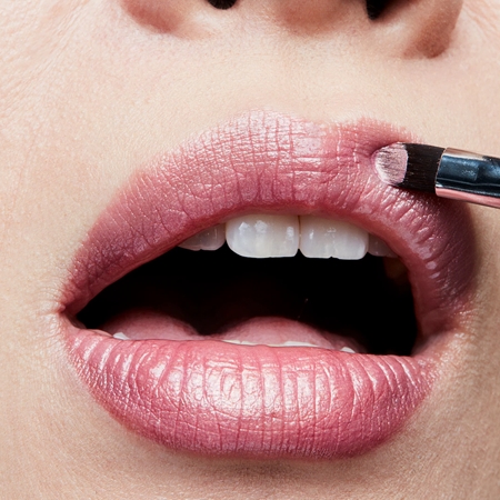 MAC Cosmetics Frost Lipstick ilgai išliekantys lūpų dažai perlų blizgesio