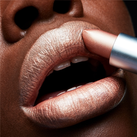 MAC Cosmetics Frost Lipstick ilgai išliekantys lūpų dažai perlų blizgesio