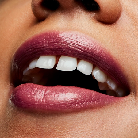 MAC Cosmetics Frost Lipstick dlhotrvajúci rúž s perleťovým leskom