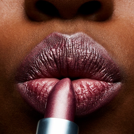 MAC Cosmetics Frost Lipstick dlhotrvajúci rúž s perleťovým leskom