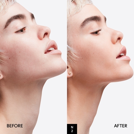 MAC Cosmetics Studio Radiance Face and Body Radiant Sheer Foundation lehký make-up na obličej a tělo
