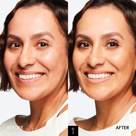 MAC Cosmetics Studio Radiance Face and Body Radiant Sheer Foundation lehký make-up na obličej a tělo