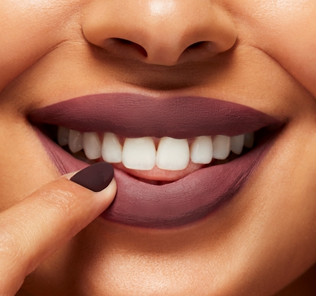 MAC Cosmetics Locked Kiss Ink 24HR Lipcolour ilgai išliekantys matiniai skystieji lūpų dažai