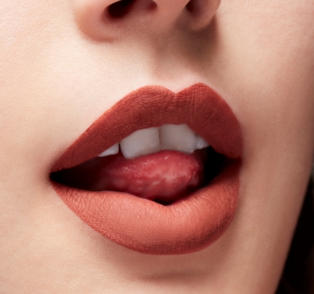 MAC Cosmetics Locked Kiss Ink 24HR Lipcolour ilgai išliekantys matiniai skystieji lūpų dažai