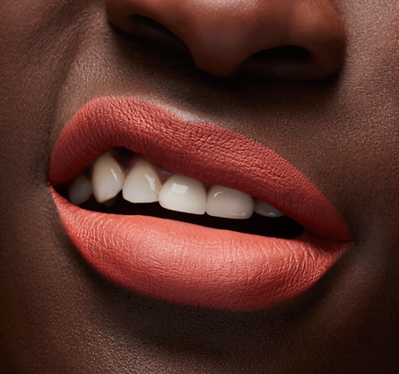 MAC Cosmetics Locked Kiss Ink 24HR Lipcolour ilgai išliekantys matiniai skystieji lūpų dažai