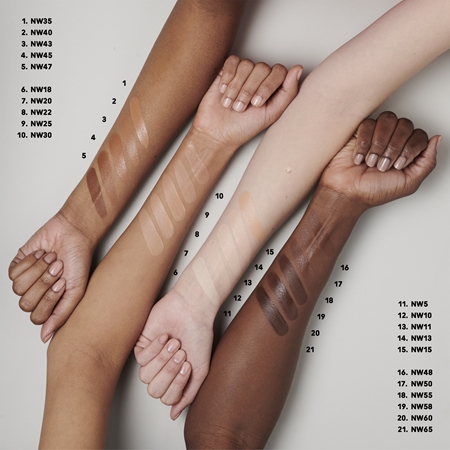 MAC Cosmetics Studio Radiance Serum-Powered Foundation Återfuktande foundation