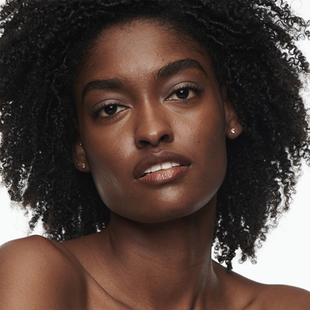 MAC Cosmetics Studio Radiance Serum-Powered Foundation fond de teint hydratant