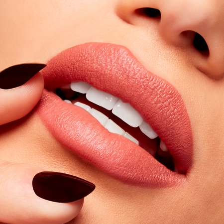 MAC Cosmetics Powder Kiss Velvet Blur Slim Stick hidratáló matt rúzs