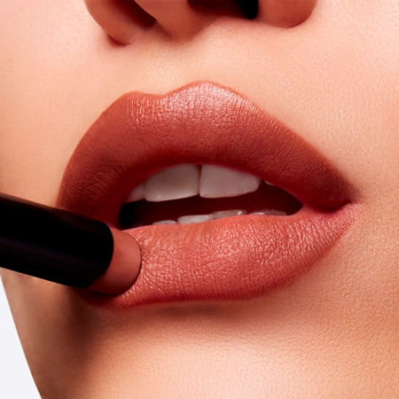 MAC Cosmetics Powder Kiss Velvet Blur Slim Stick hidratáló matt rúzs