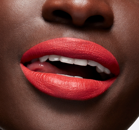 MAC Cosmetics Locked Kiss Ink 24HR Lipcolour ilgai išliekantys matiniai skystieji lūpų dažai