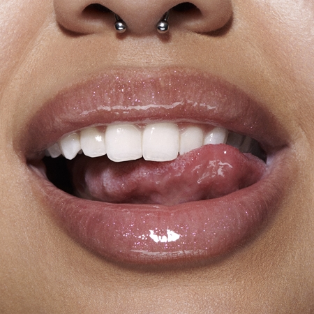 MAC Cosmetics Lipglass Air Mitrinošs lūpu spīdums