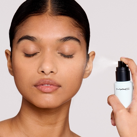 MAC Cosmetics Fix+ Stay Over Matte matinio efekto purškiamasis makiažo fiksatorius