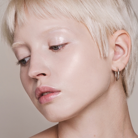 MÁDARA Skin Equal aufhellendes Make up für einen natürlichen Look SPF 20