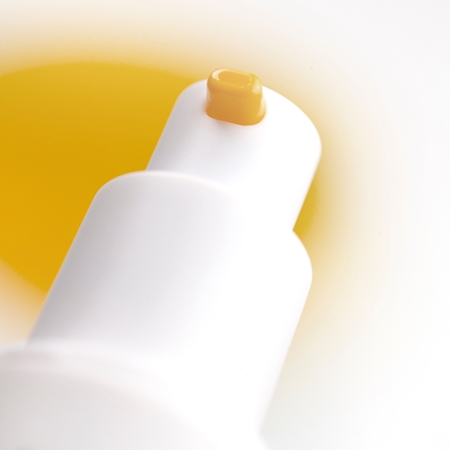 MÁDARA Vitamin C Izgaismojošs krēms ar reģenerējošu efektu