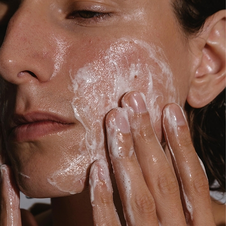 MÁDARA Acne gel lavant visage